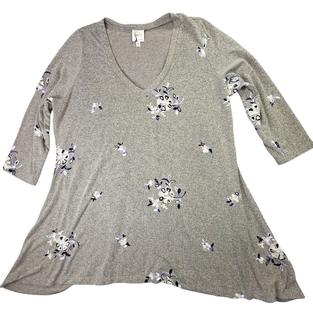 fig and flower Gray V-Neck Tunic with White and Navy Floral Embroidery
